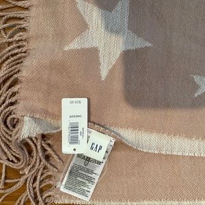 Gap scarf